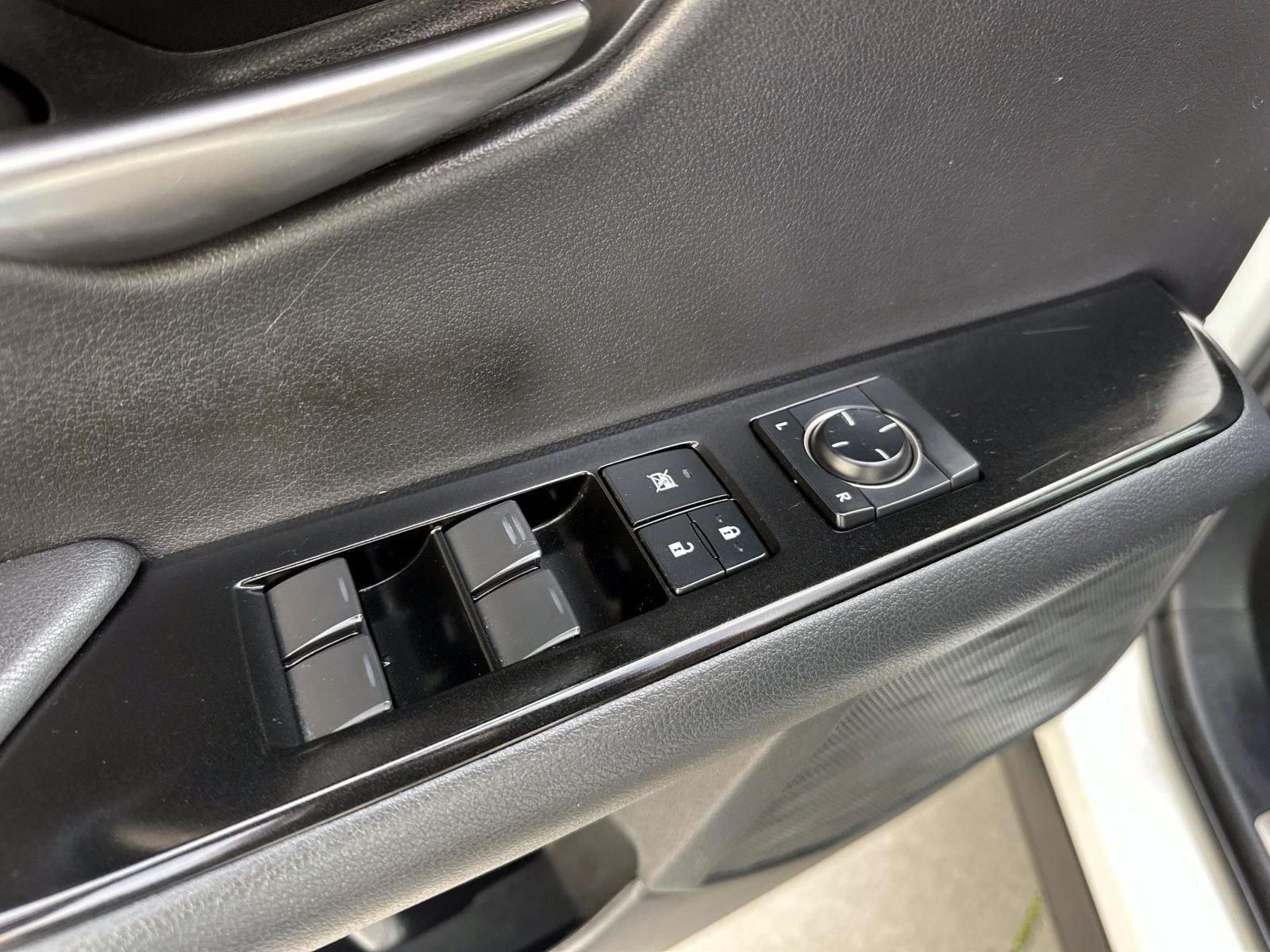 Used 2023 Lexus UX 250h AWD image 12