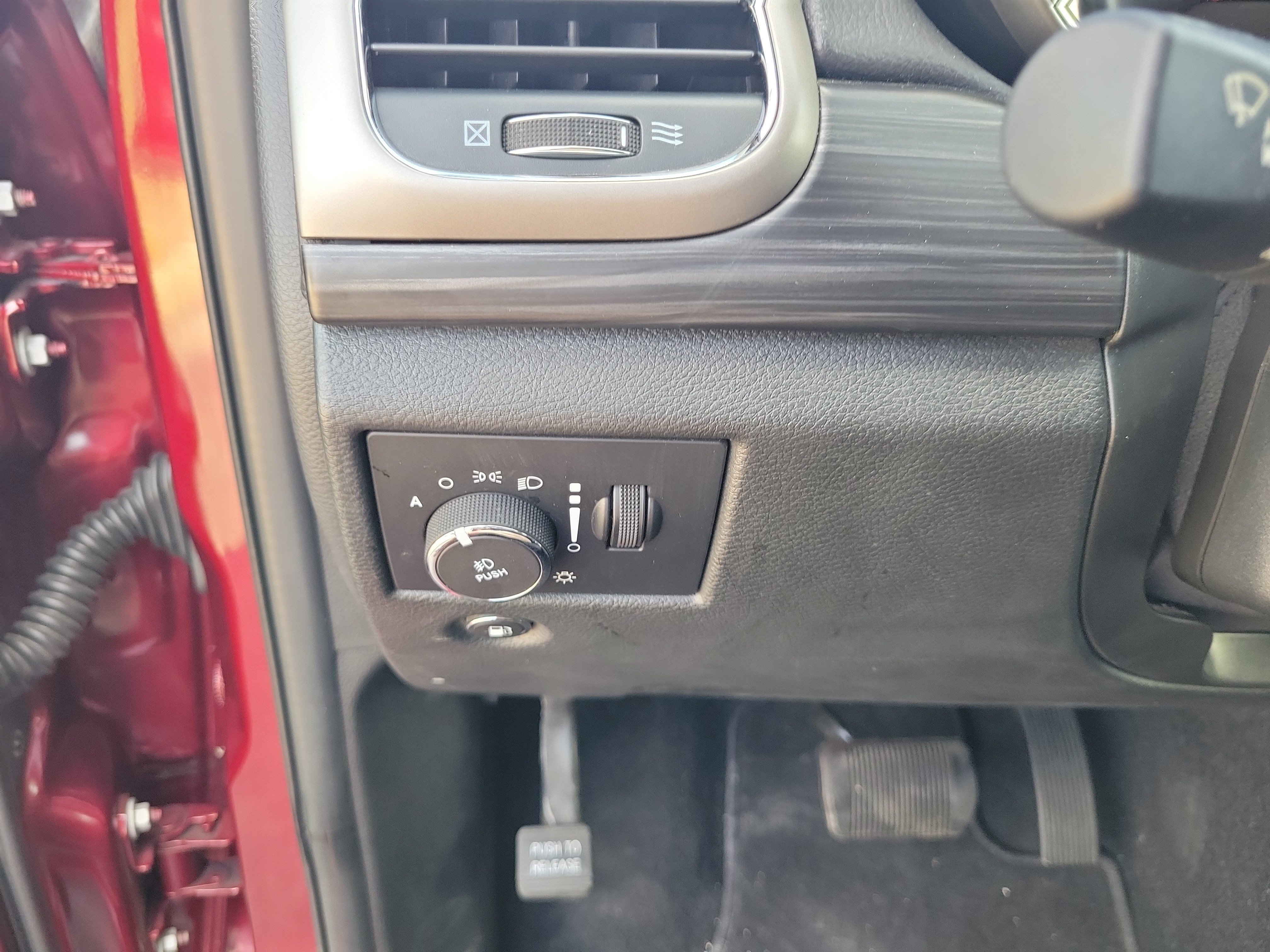 Used 2022 Jeep Grand Cherokee Laredo E AWD/4WD image 32