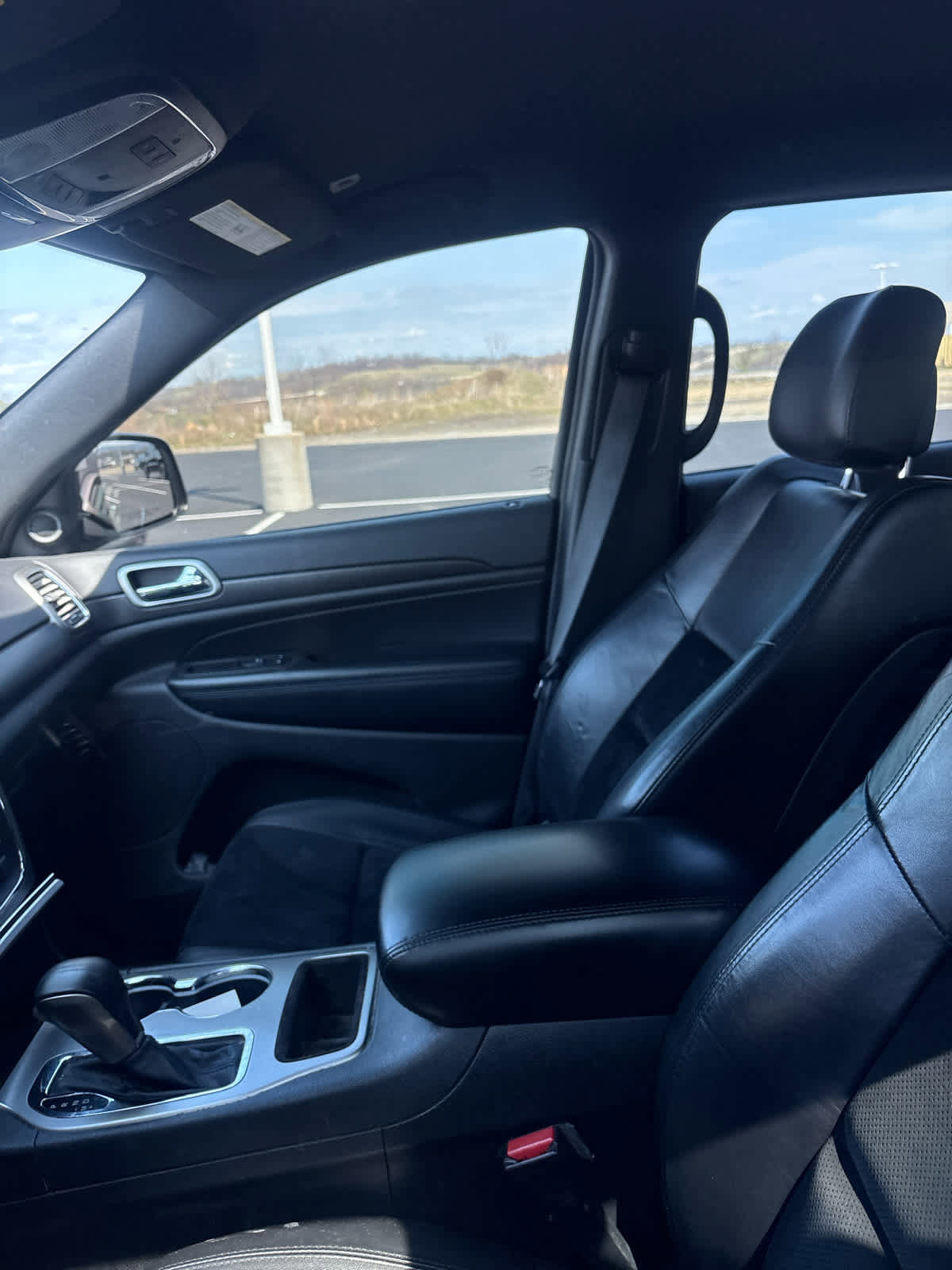 Used 2017 Jeep Grand Cherokee Altitude image 3