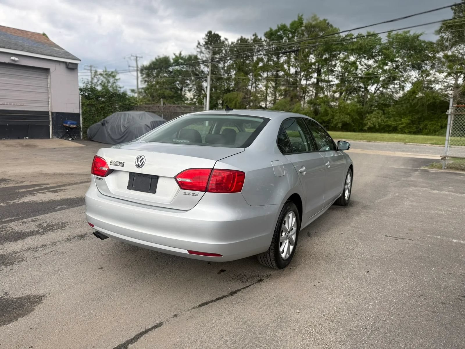 Used 2011 Volkswagen Jetta SE FWD image 5
