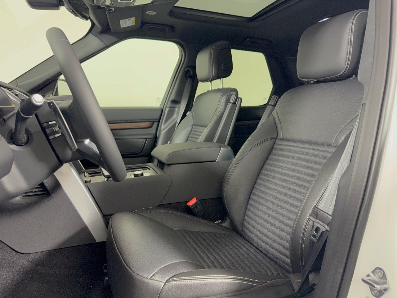 New 2026 Land Rover Discovery S AWD/4WD image 5
