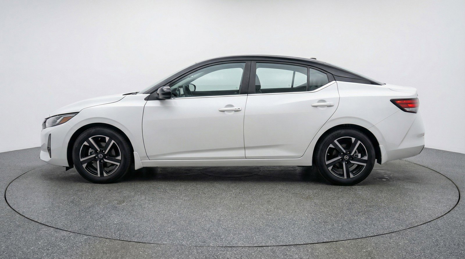 Used 2025 Nissan Sentra SV image 5