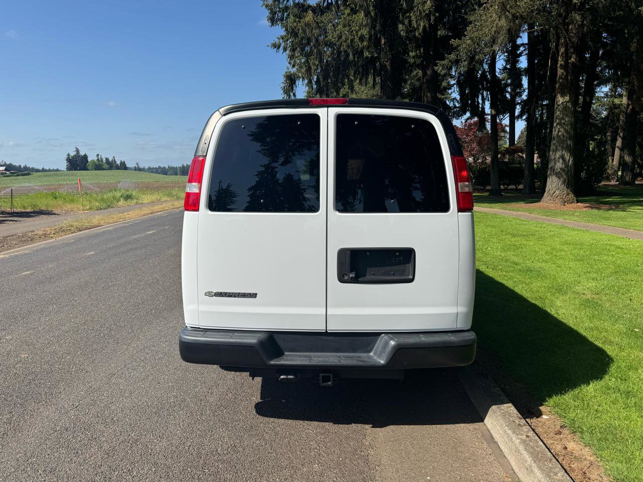 Used 2018 Chevrolet Express 2500 LS w/ Driver Convenience Package RWD image 4