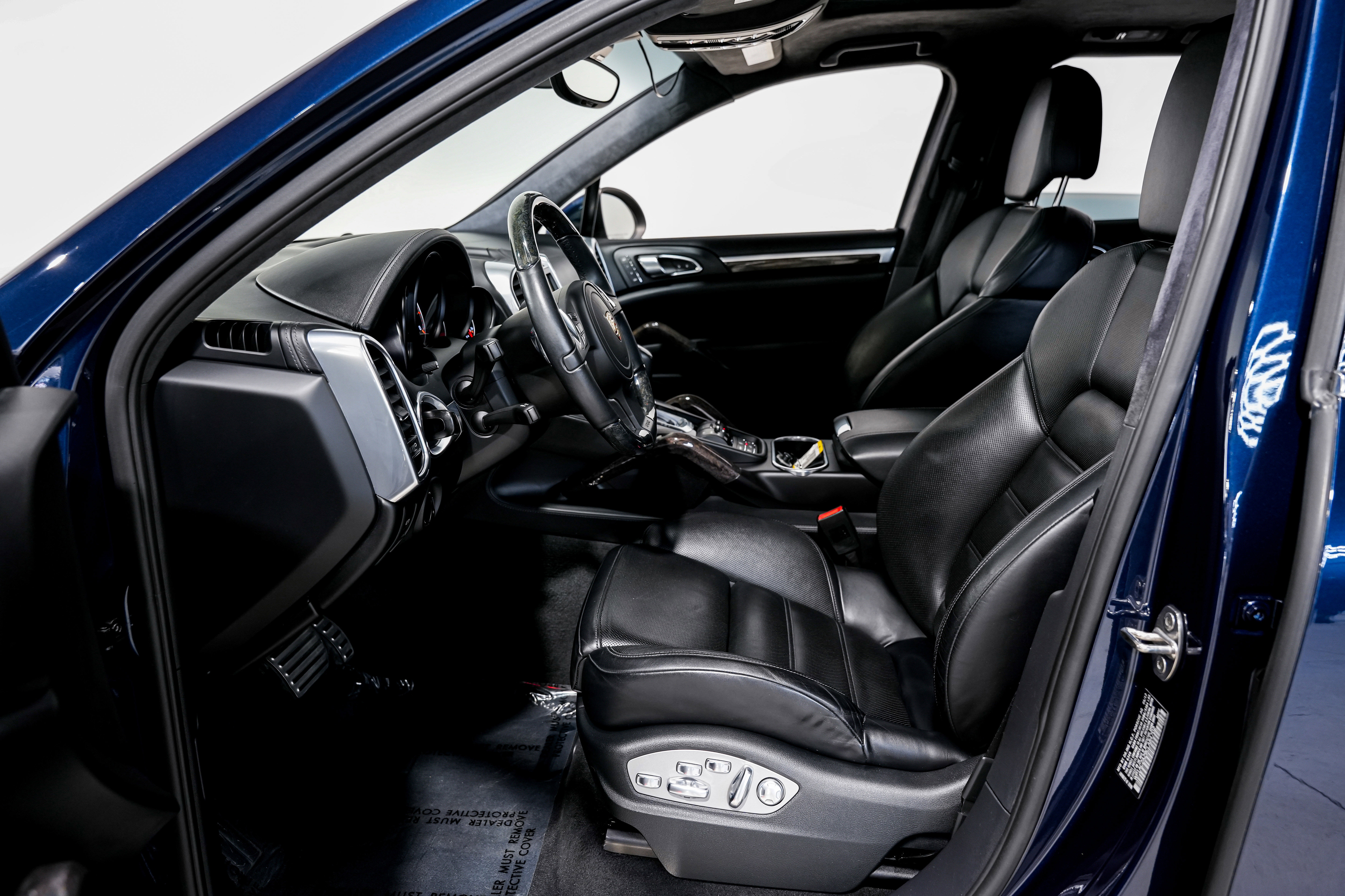 Used 2012 Porsche Cayenne Turbo image 19