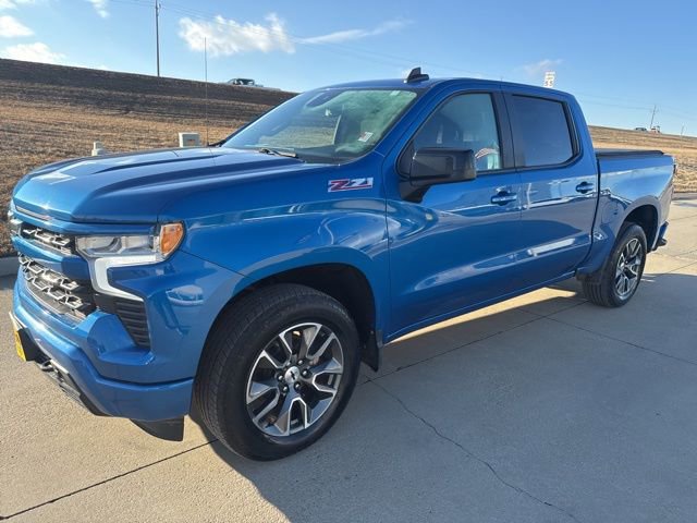 Used 2022 Chevrolet Silverado 1500 RST image 2