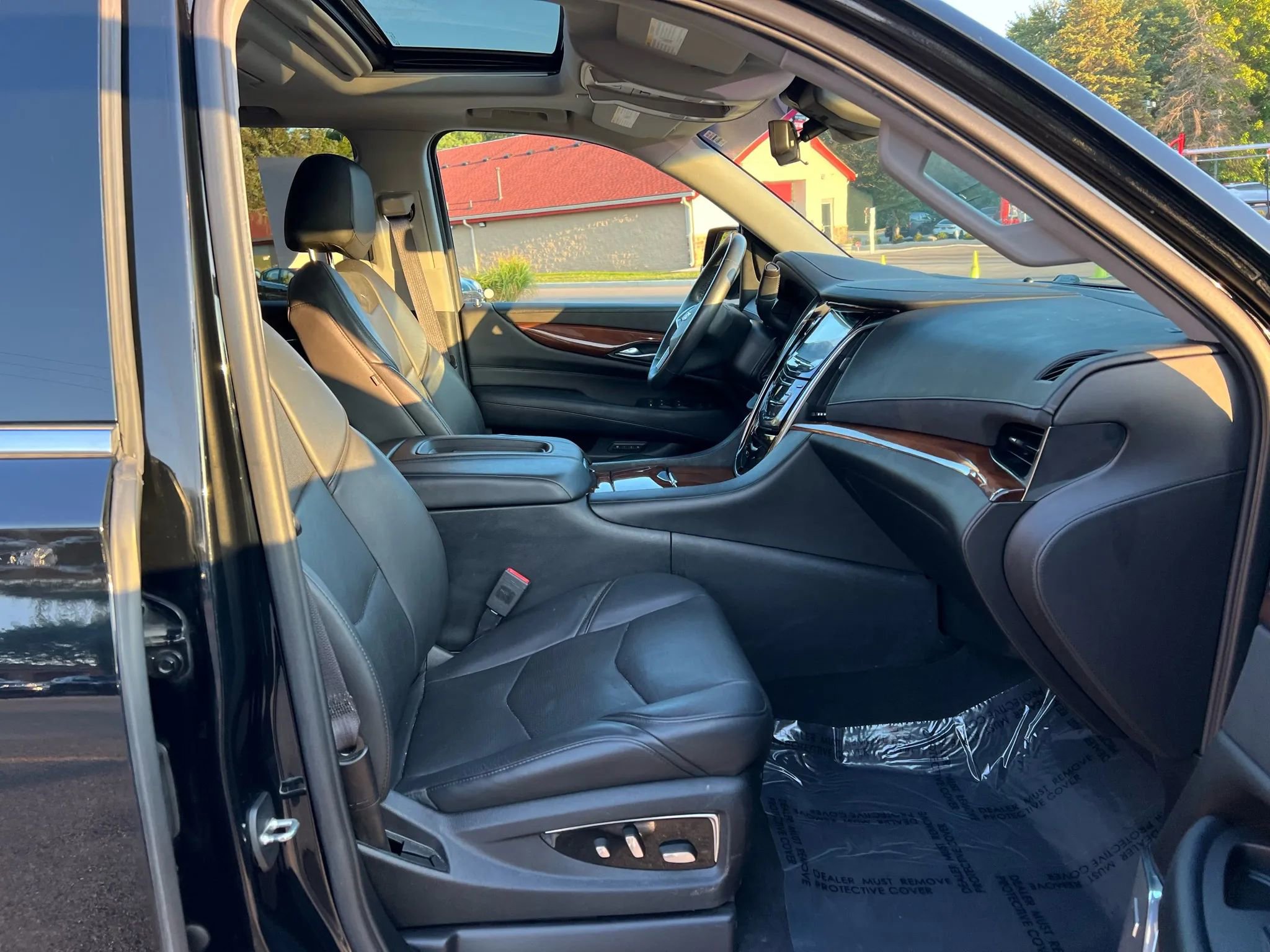 Used 2017 Cadillac Escalade Premium Luxury image 18