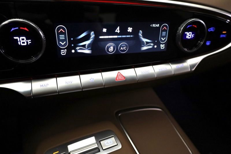 Used 2024 Genesis GV70 2.5T w/ Advanced Package image 21