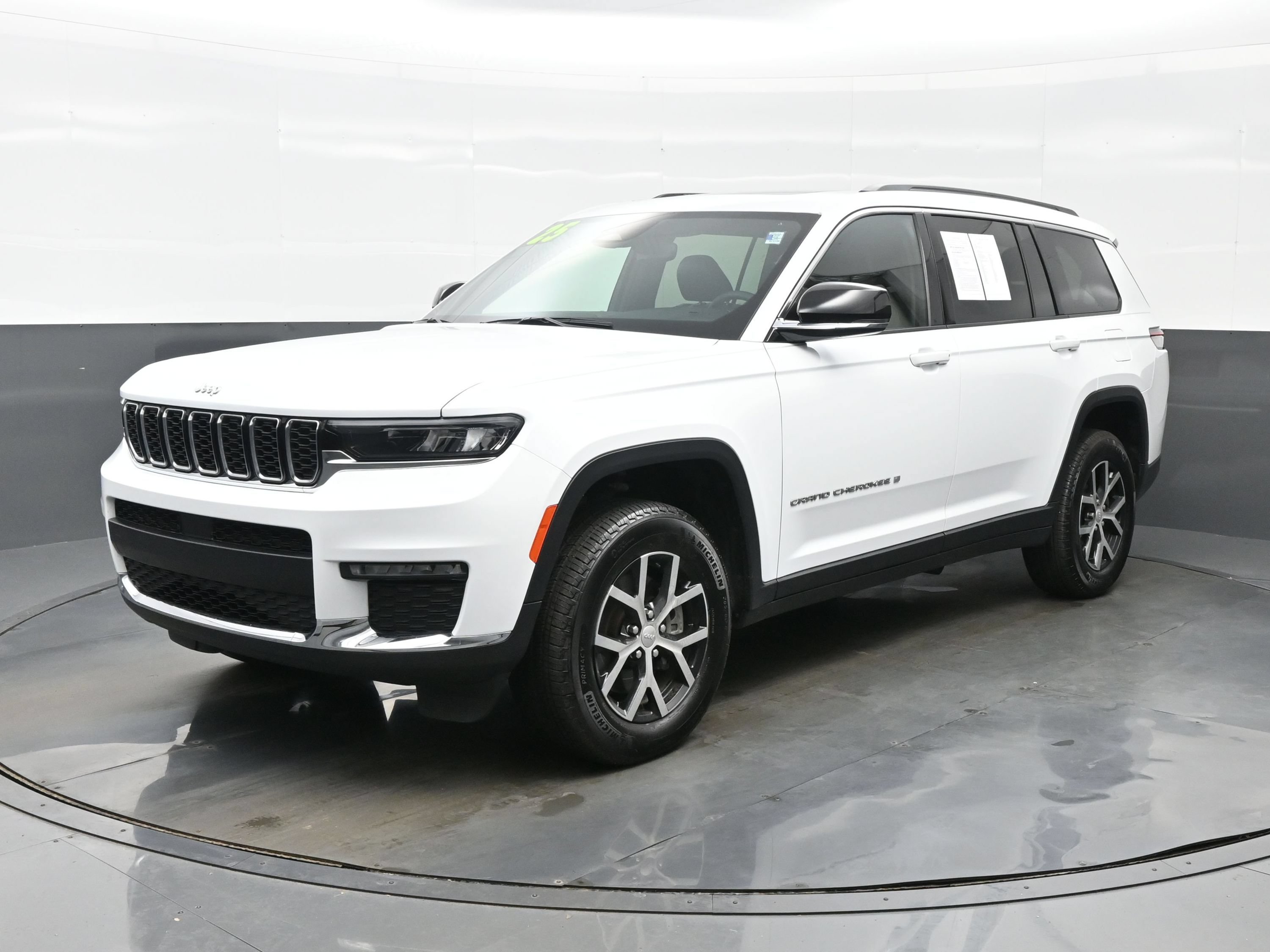 Used 2025 Jeep Grand Cherokee L Limited AWD/4WD image 2