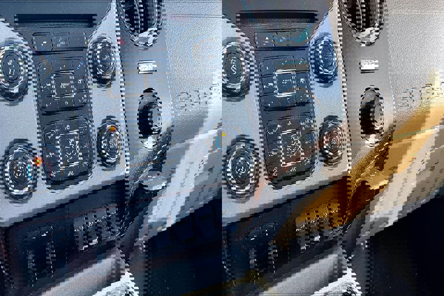 Used 2016 Ford F350 Lariat w/ Lariat Ultimate Package image 32