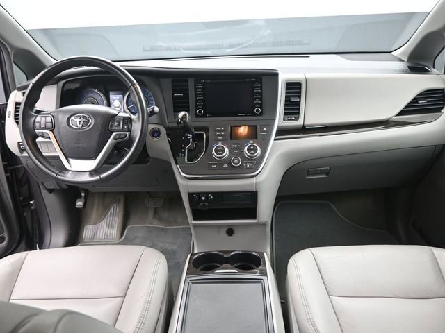Used 2018 Toyota Sienna XLE FWD image 27