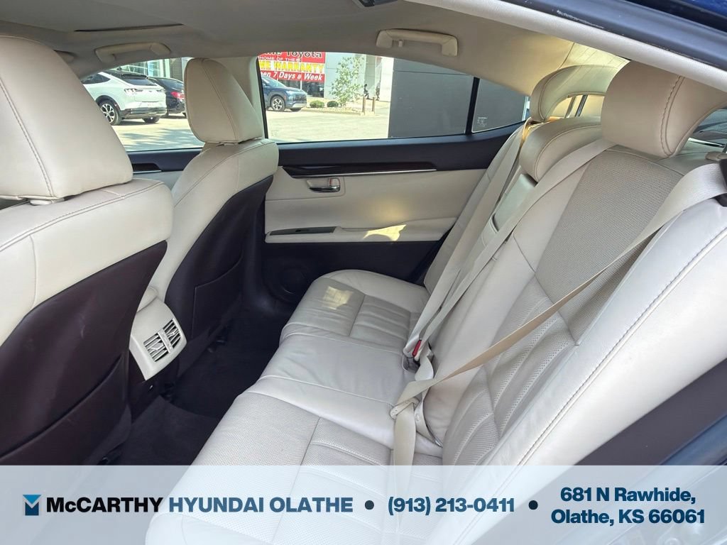 Used 2016 Lexus ES 350 w/ Luxury Package w/Wood Trim FWD image 5