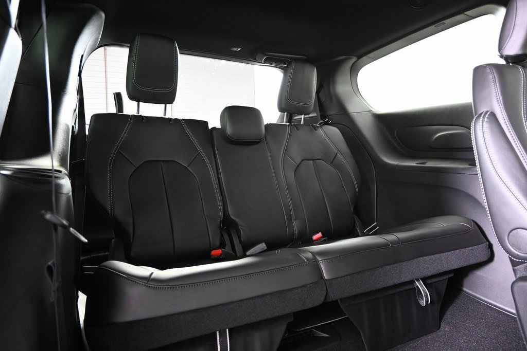 New 2026 Chrysler Pacifica Select image 17