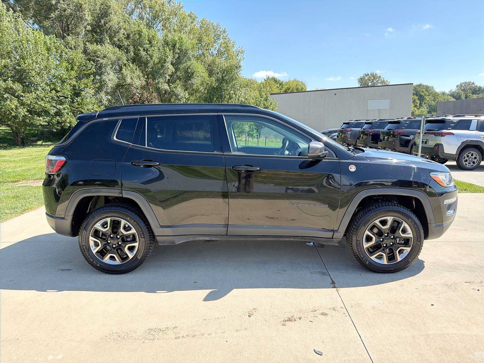 Used 2017 Jeep Compass Trailhawk w/ Leather Interior Group AWD/4WD image 7