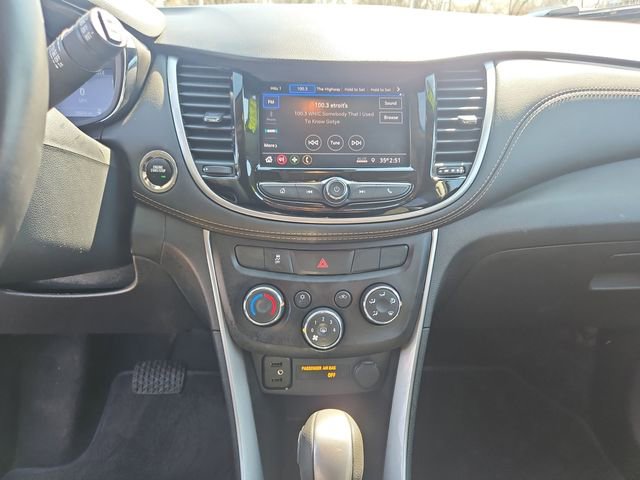 Used 2021 Chevrolet Trax LT w/ LT Convenience Package image 19