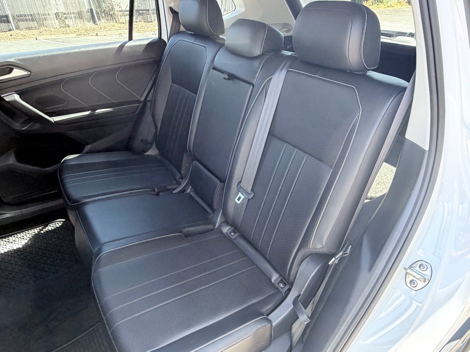 Used 2024 Volkswagen Tiguan SE AWD/4WD image 9