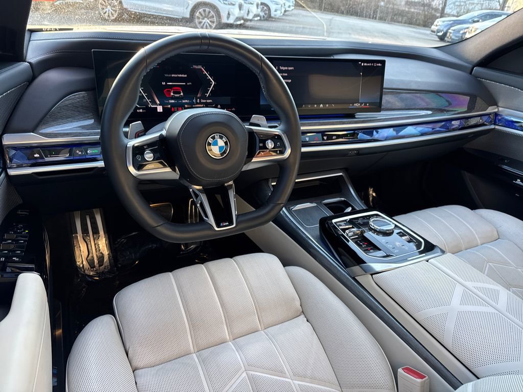 Used 2023 BMW 760i xDrive image 21