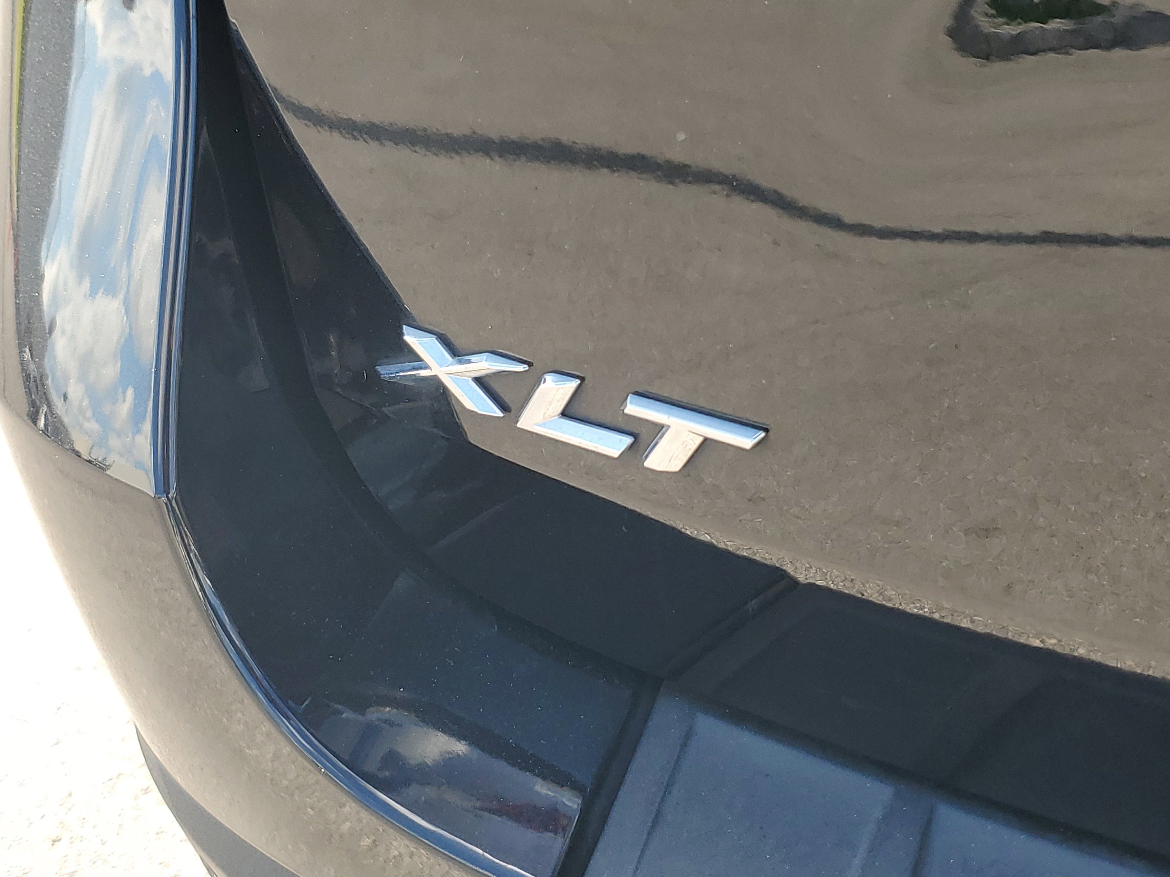 Used 2023 Ford Explorer XLT image 33