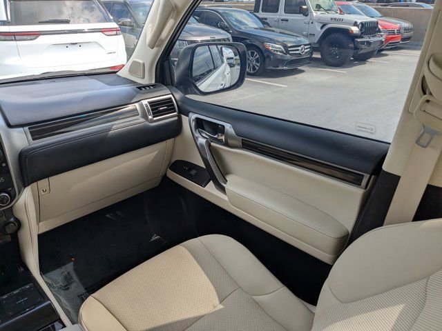 Used 2023 Lexus GX 460 Premium w/ Accessory Package AWD/4WD image 17