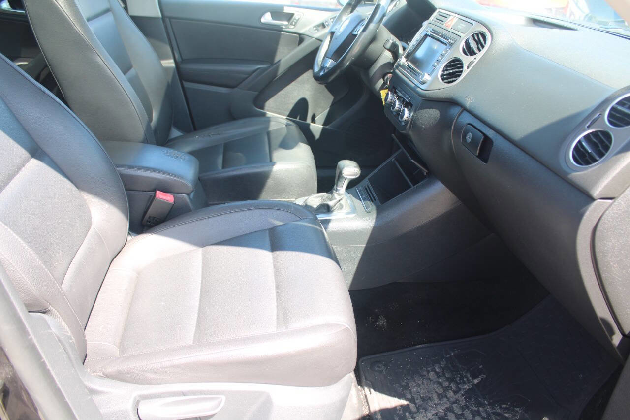 Used 2010 Volkswagen Tiguan SE image 8