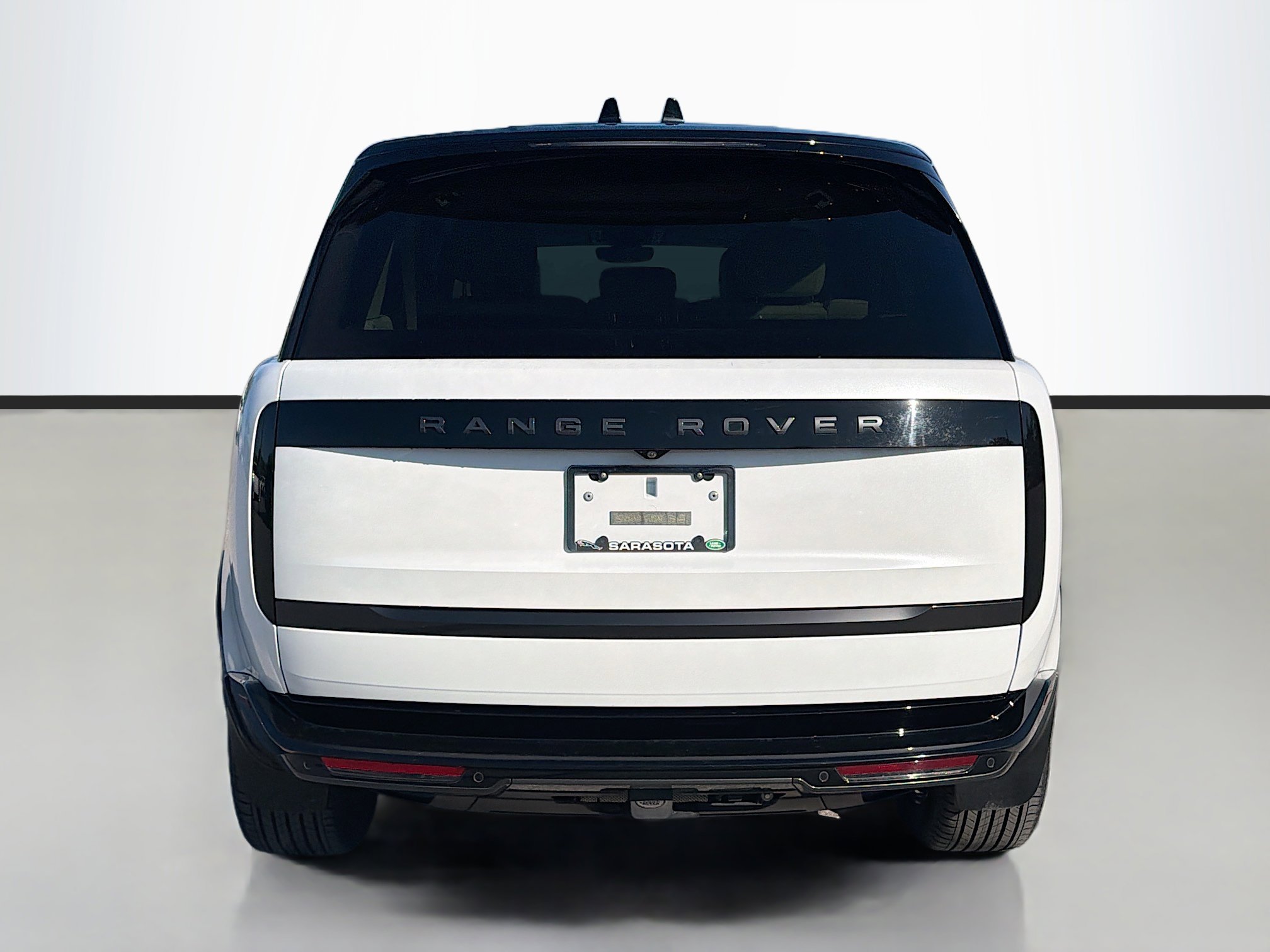 Used 2024 Land Rover Range Rover Long Wheelbase SE image 4