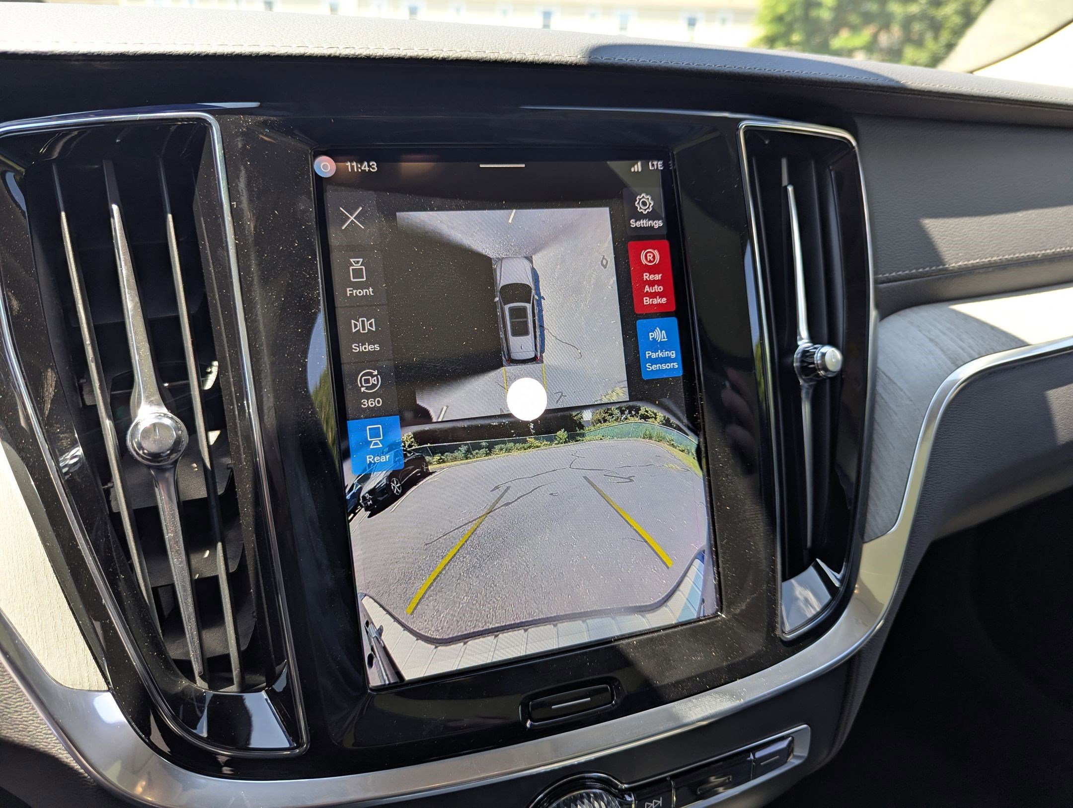 New 2026 Volvo V60 B5 Cross Country Ultra w/ Protection Package Premier image 15