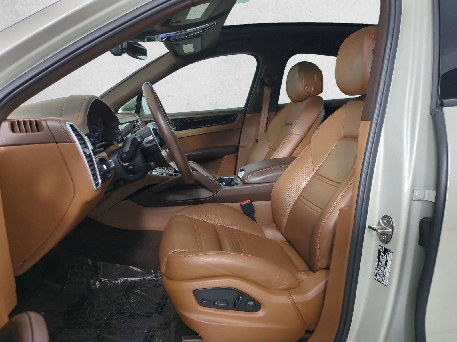 Certified 2022 Porsche Cayenne E-Hybrid Coupe AWD/4WD image 5