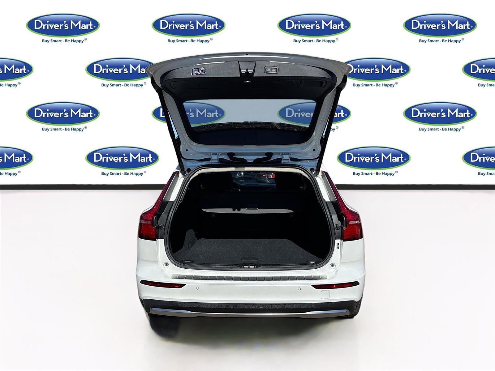 Used 2025 Volvo V60 B5 Cross Country Plus image 28