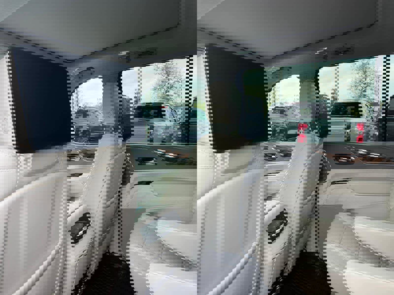 Certified 2024 Cadillac Escalade ESV Sport Platinum w/ LPO, ONYX Package image 32