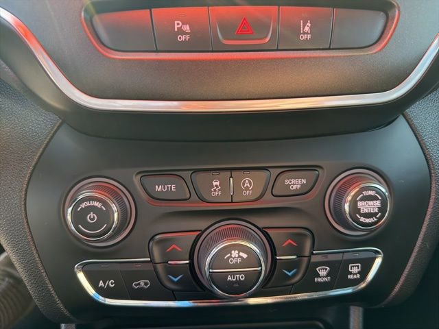 Used 2021 Jeep Cherokee Trailhawk image 15