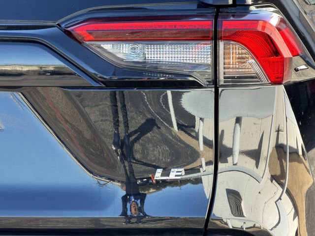 Used 2023 Toyota RAV4 LE image 9