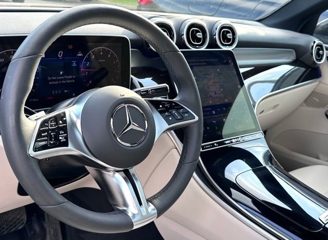 Used 2025 Mercedes-Benz GLC 300 4MATIC image 16