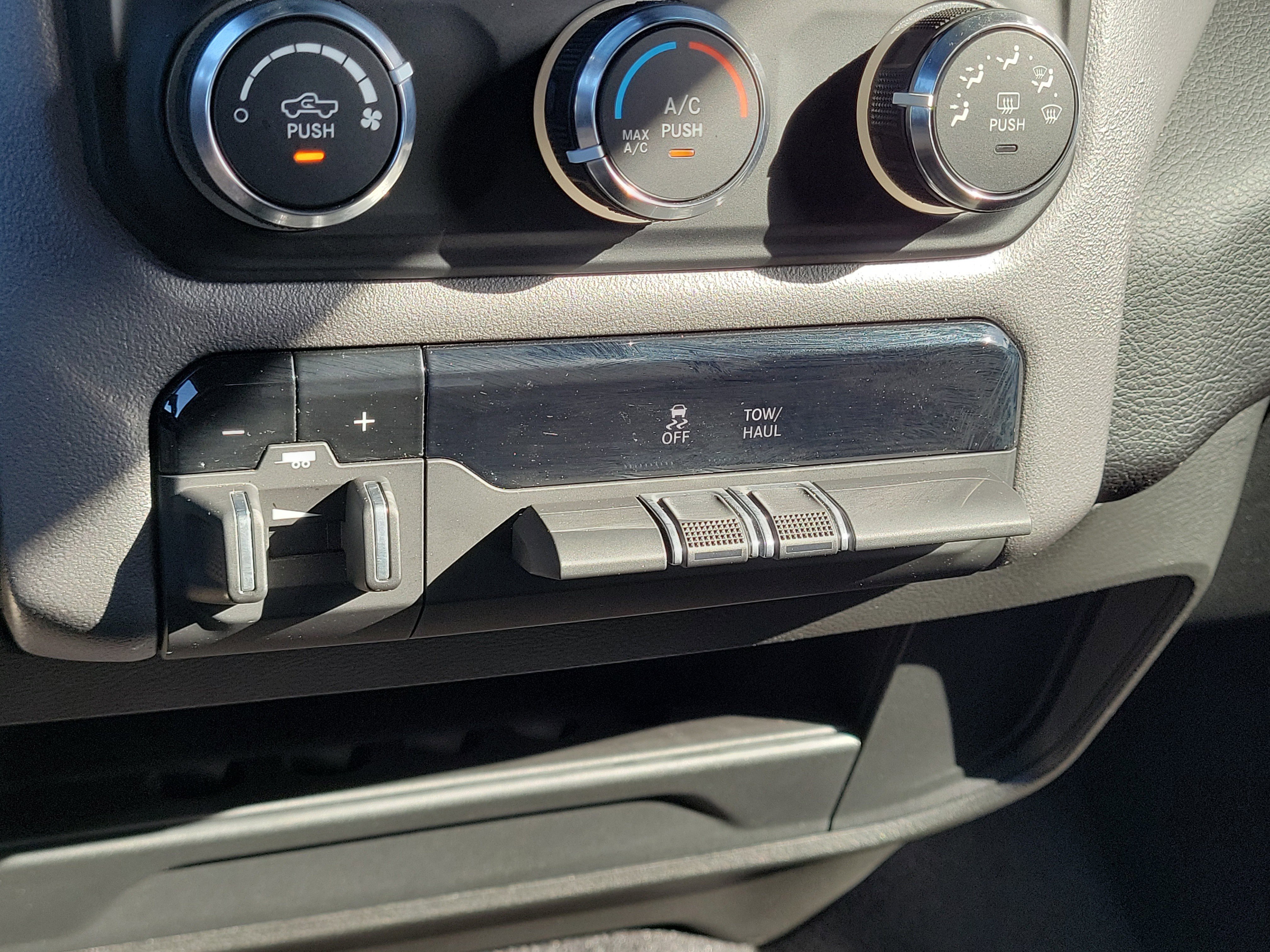 Used 2024 RAM 3500 Big Horn image 23