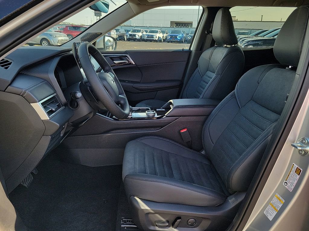 New 2025 Mitsubishi Outlander SE image 10