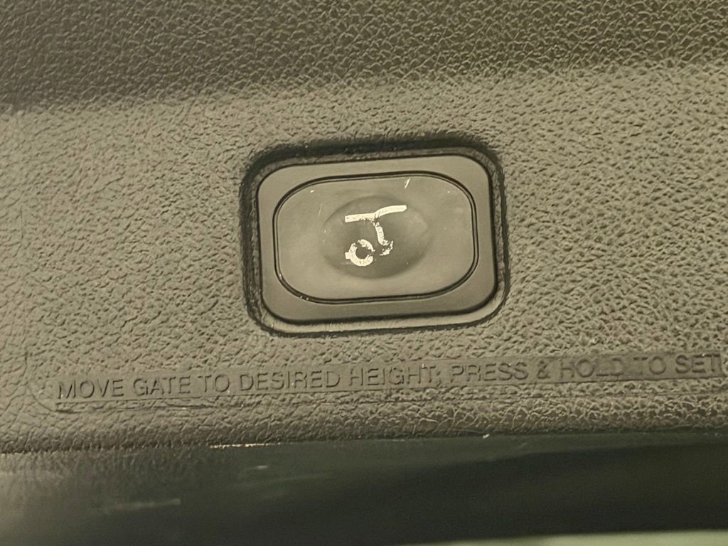 Used 2017 Ford Explorer XLT w/ Equipment Group 202A AWD/4WD image 23