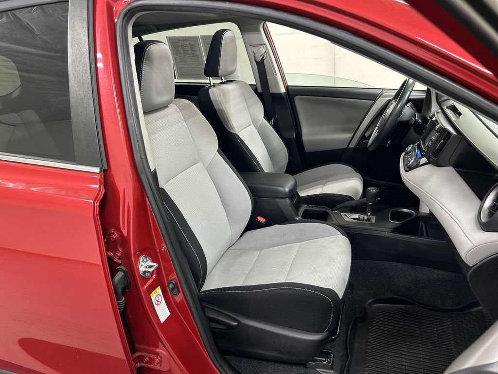 Used 2017 Toyota RAV4 XLE AWD/4WD image 23