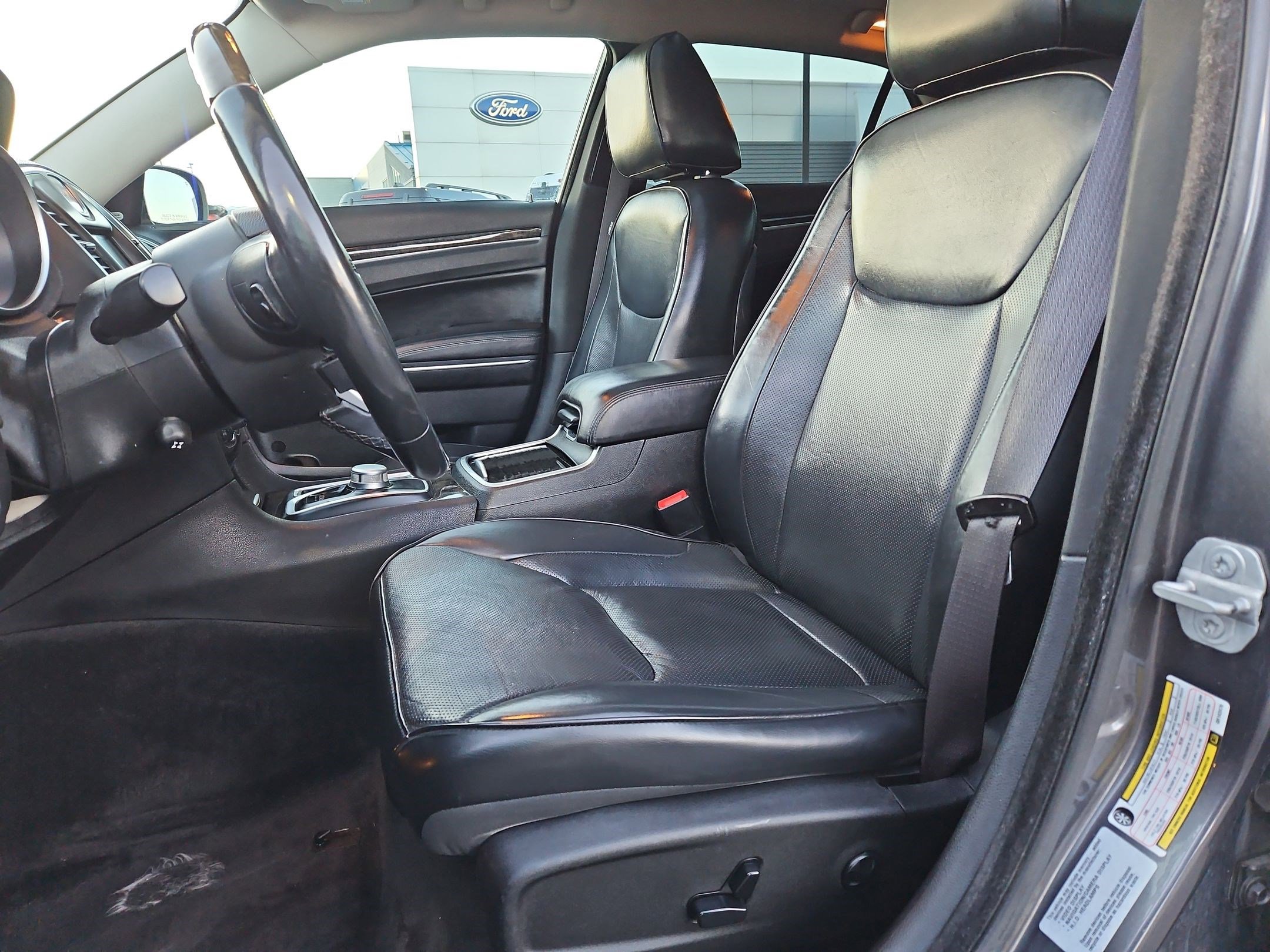 Used 2016 Chrysler 300 C image 17