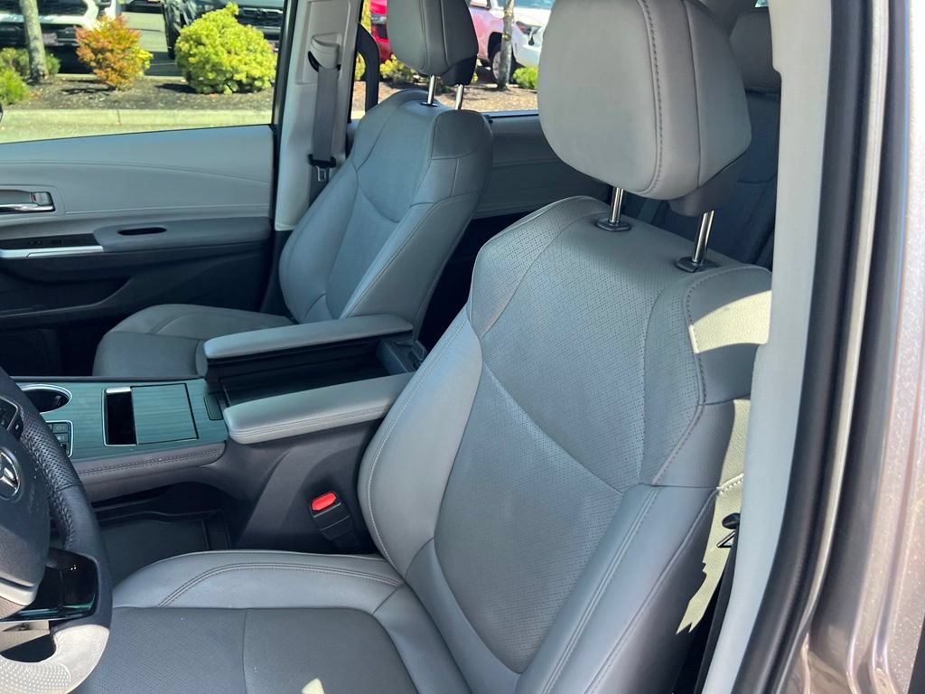 Certified 2022 Toyota Sienna Limited AWD/4WD image 14