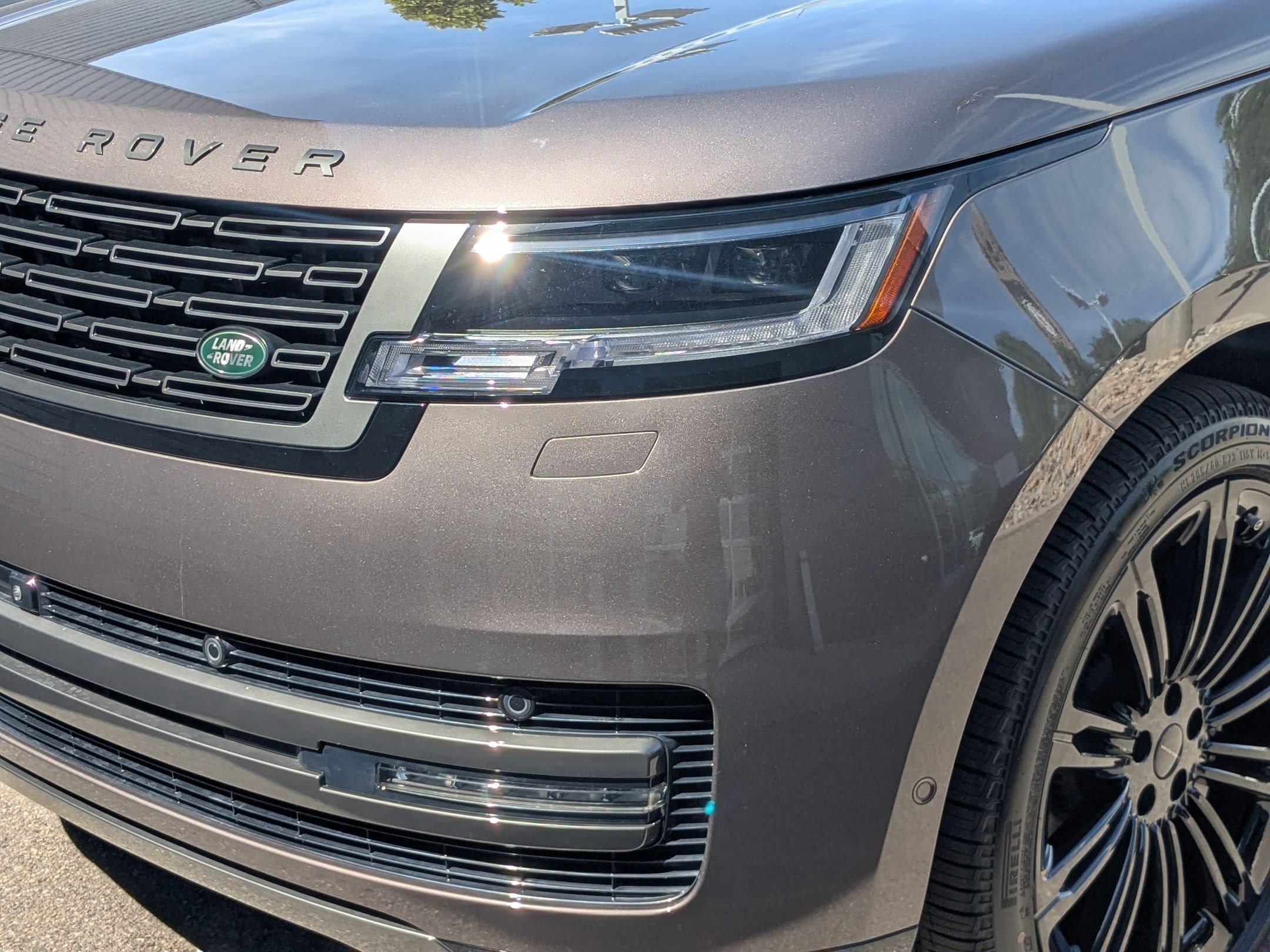 New 2026 Land Rover Range Rover Long Wheelbase SE AWD/4WD image 9