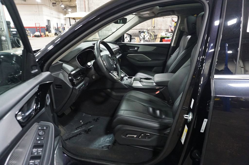 Used 2023 Acura MDX SH-AWD w/ Technology Package image 2