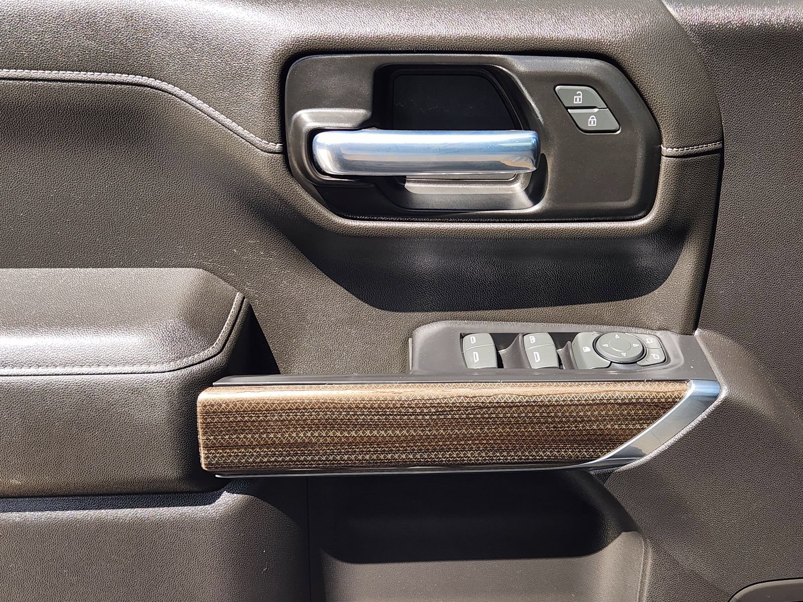 Used 2021 Chevrolet Silverado 1500 LT RWD image 26