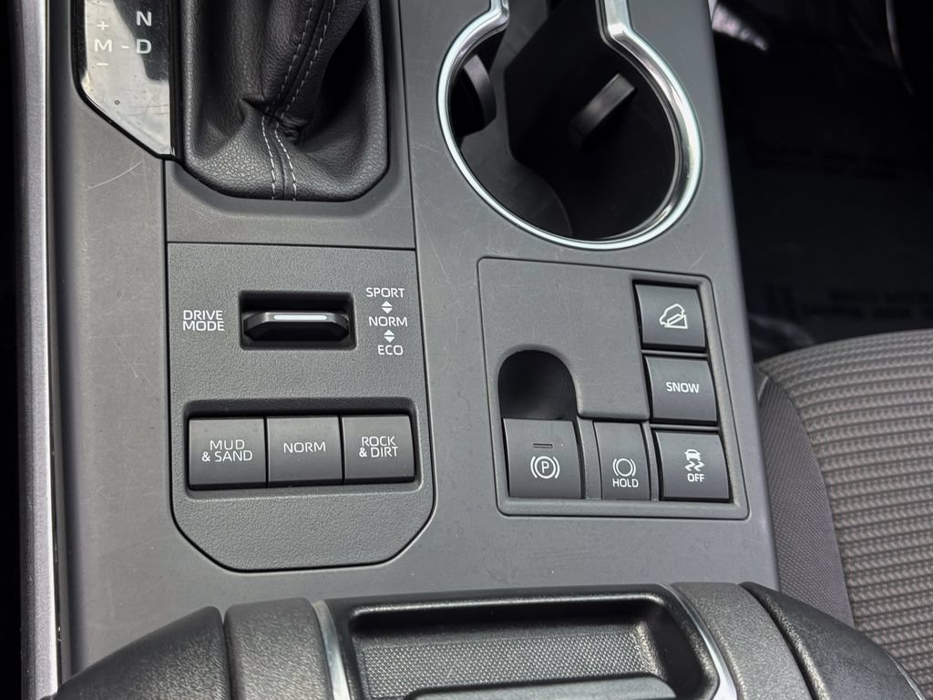 Used 2025 Toyota Highlander LE AWD/4WD image 33