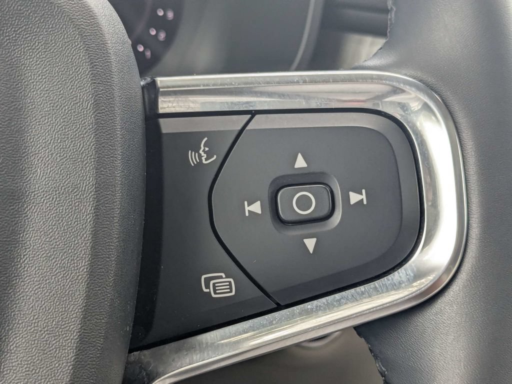 Certified 2023 Volvo XC40 B5 Plus w/ Protection Package Premier AWD/4WD image 37