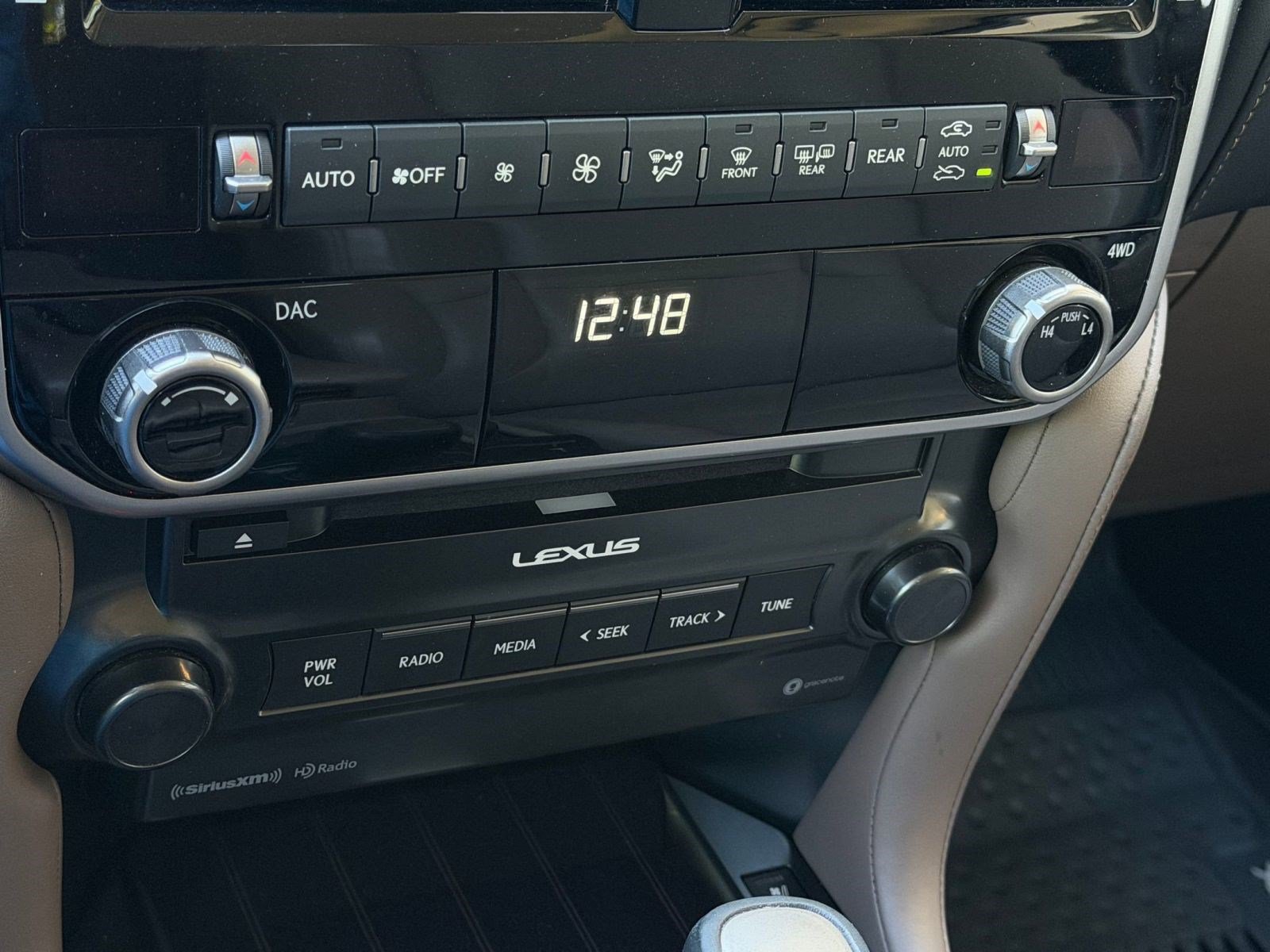 Used 2023 Lexus GX 460 Premium w/ Premium Package AWD/4WD image 31