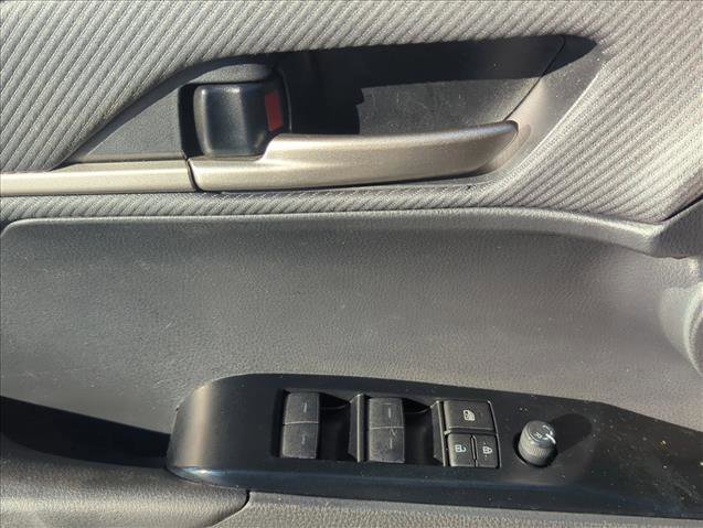 Used 2025 Toyota Camry SE image 10