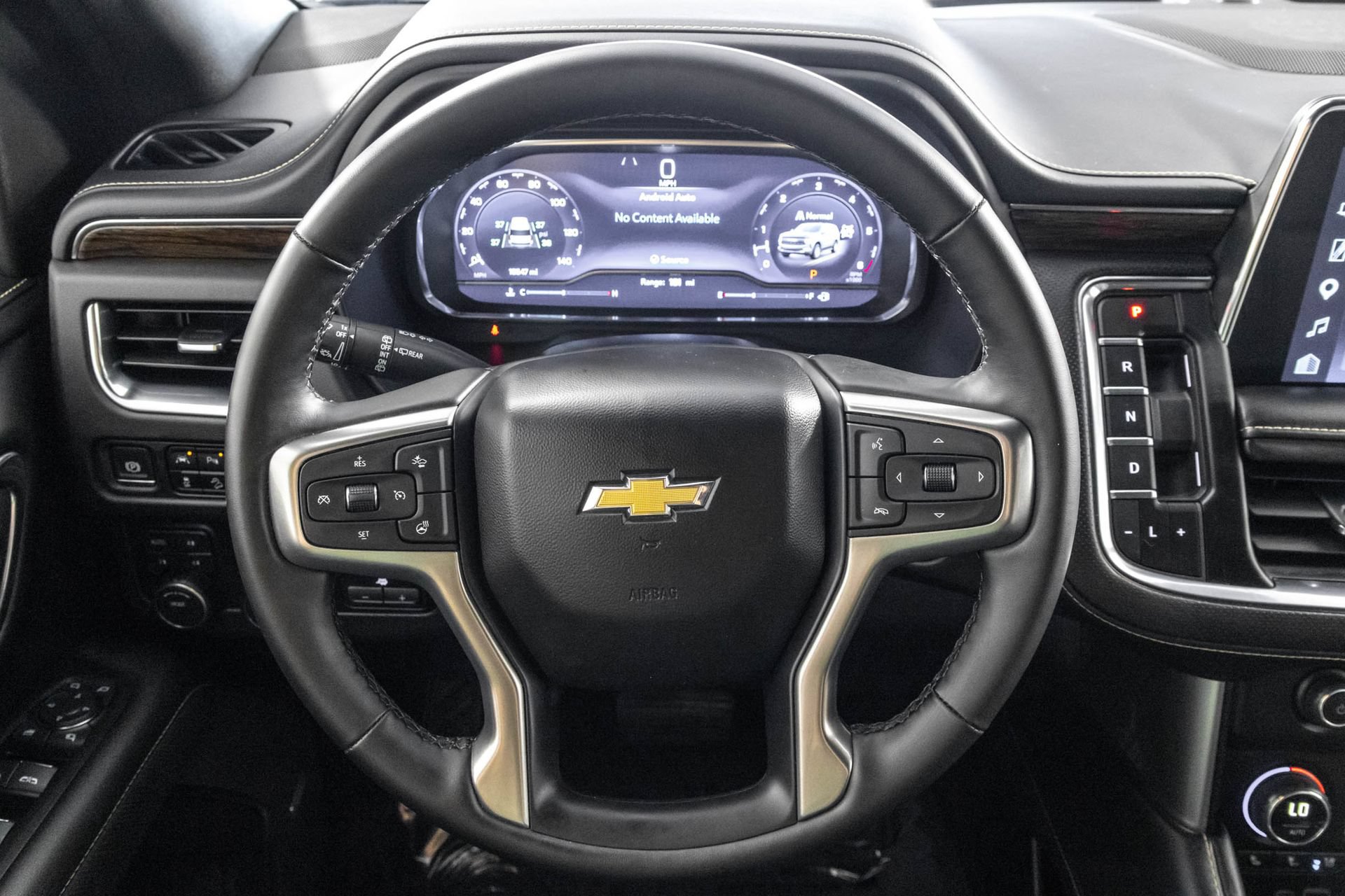 Used 2024 Chevrolet Suburban Premier w/ Premium Package AWD/4WD image 28