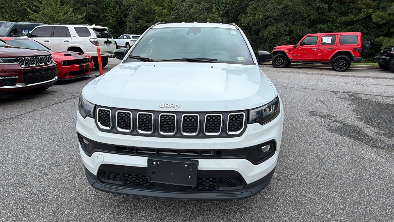 Used 2024 Jeep Compass Latitude AWD/4WD image 3