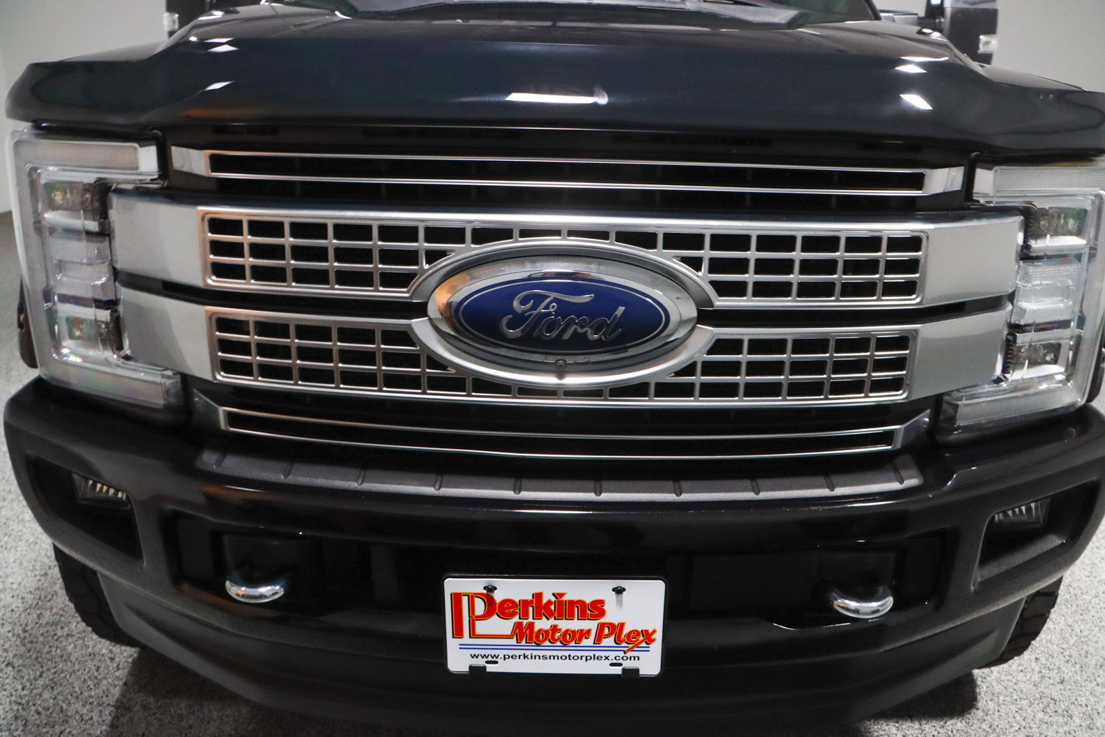 Used 2019 Ford F250 Platinum w/ Platinum Ultimate Package image 4