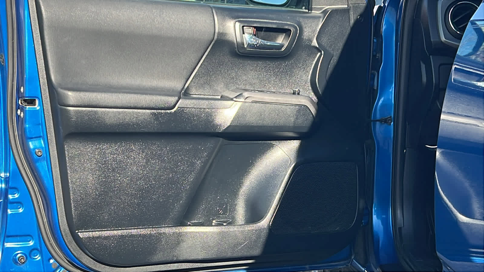 Used 2016 Toyota Tacoma TRD Off-Road image 23