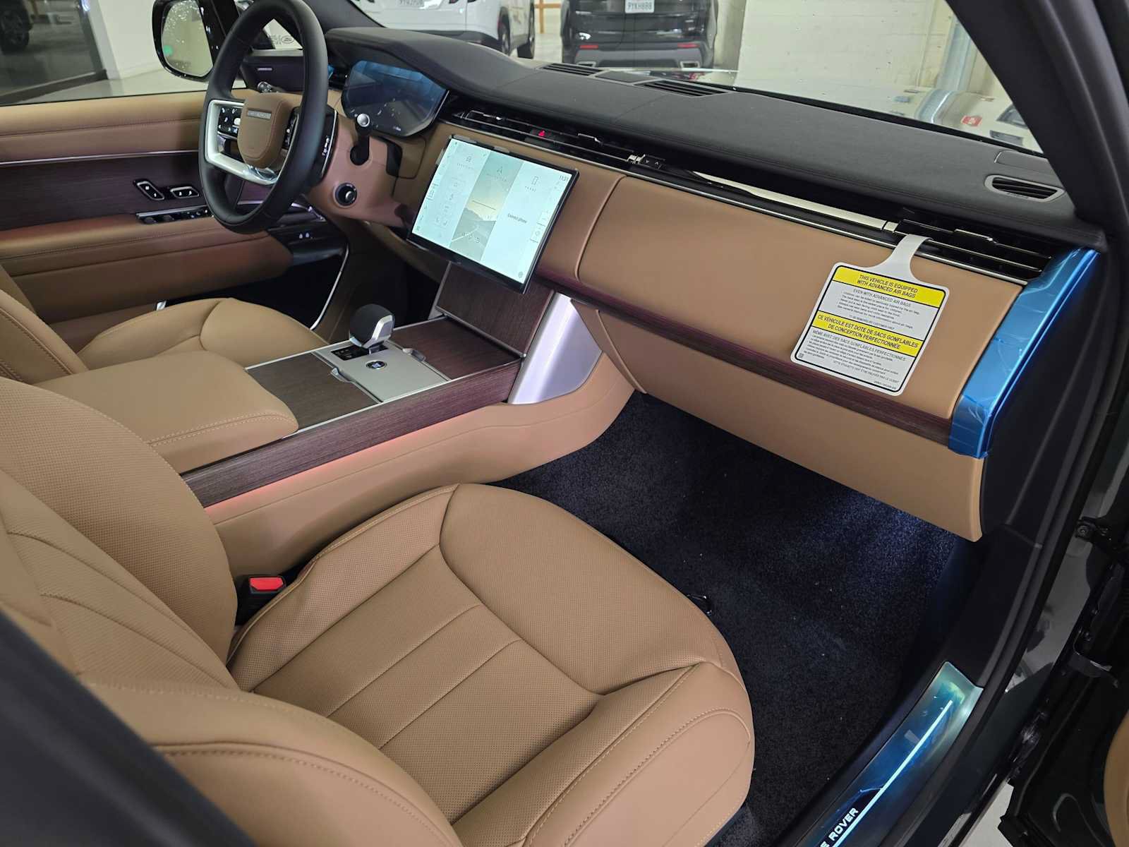 New 2026 Land Rover Range Rover Long Wheelbase SE AWD/4WD image 10
