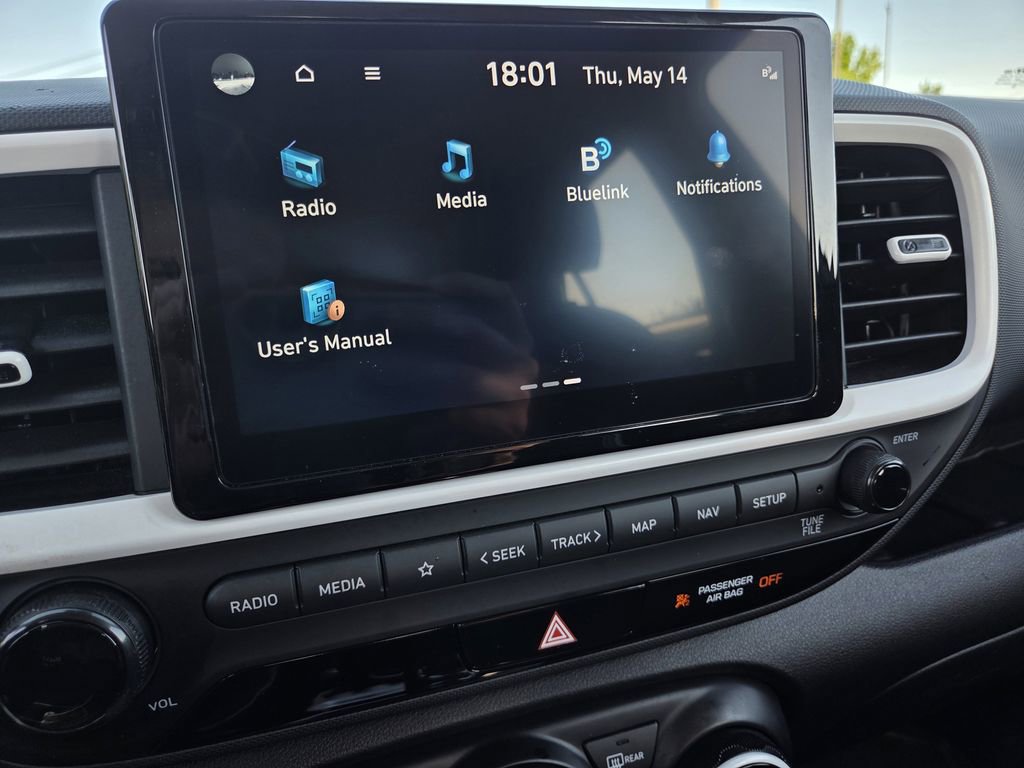 Certified 2024 Hyundai Venue Limited FWD image 11